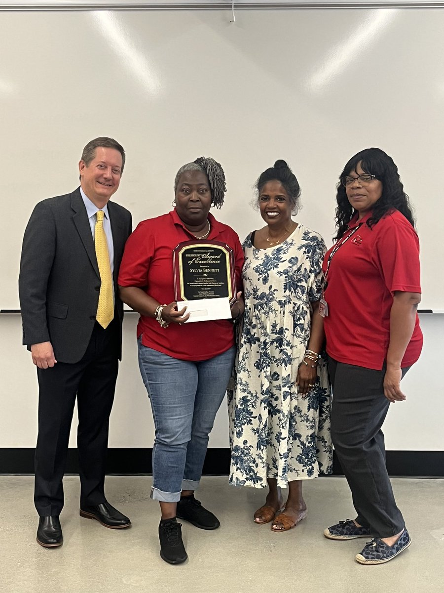 WAbus's tweet photo. CONGRATULATIONS Sylvia for earning the President Award for the driver of the year! @WoodwardAcademy https://t.co/yse1ONSHwq