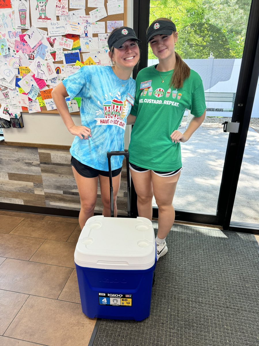 Ending our Spring season in the sweetest way, thanks to Rita’s!! 🍦

A big thanks to <a href="/MidviewStrength/">Midview Strength</a> for leading our workouts this Spring &amp; making us stronger💪🏼

A special s/o to our seniors, Kate and Kaitlyn who made the treats for us!!🤍