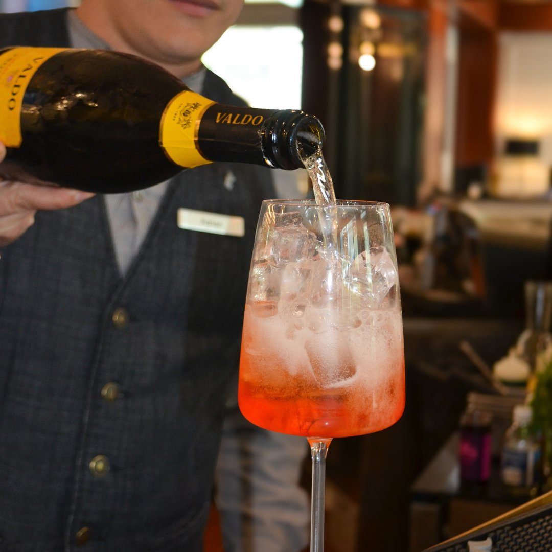 JWMarriottMIA's tweet photo. 📣 BRUNCH ALERT

Join us for our third series of brunch with @valdoamericas . Enjoy hand-cradted cocktails, live @djmatu_speroni and meet @mbubble7 , the grandson of Valdo Prosecco’s founder

📍La Terraza Café &amp; Bar
📆 May 25th | 11 AM - 2 PM
➡️ Reservations on Opentable https://t.co/mHgVIf85Ho