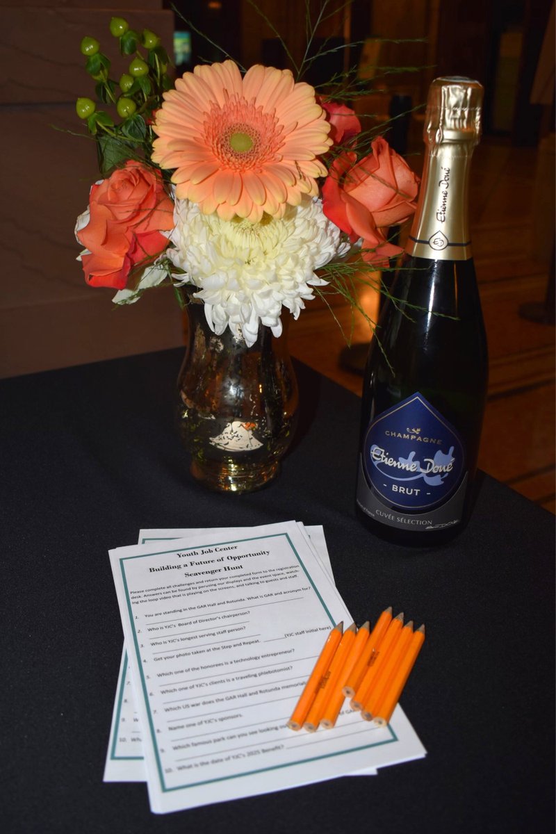 Happy National Scavenger Hunt Day! (Yes, apparently that's a thing.) We're throwing it back to our 2024 benefit scavenger hunt, which was a fun way for us all to interact with each other and our surroundings. Shout-out to Jewel-Osco's Magaly Ramos, who was the night's winner! 🏆