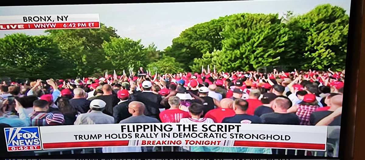 TRUMP LIVE IN THE BRONX!! THOUSANDS OF PEOPLE EVERYWHERE...PACK HOUSE!! DEMOCRATS THERE FLIPPING THE SCRIPT!! GO MAGA!!