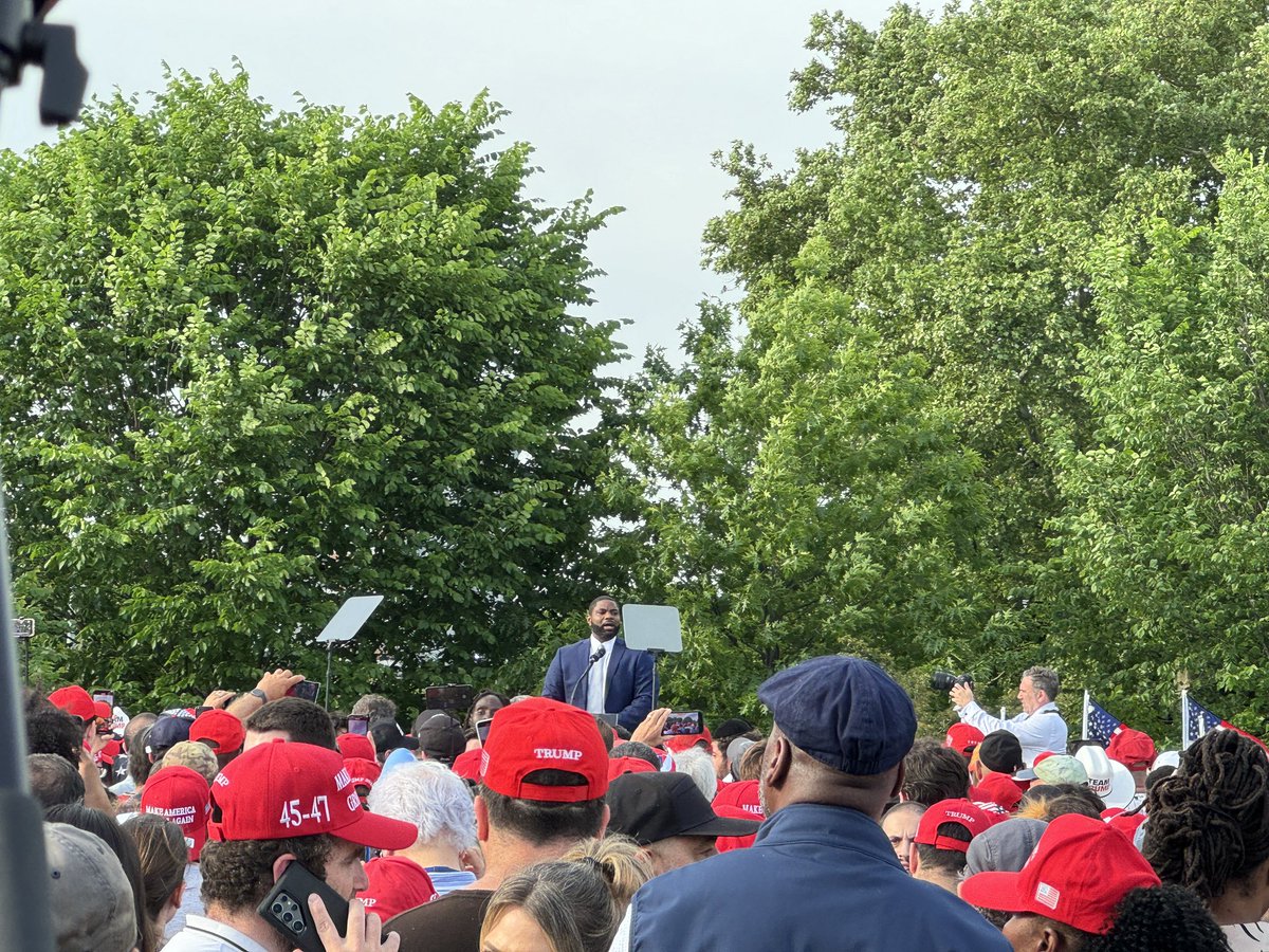 Rep. Byron Donalds: “The Bronx is now MAGA country.” A chant started and he reminded people it was a family event prompting cheers of “Let’s Go Brandon.”