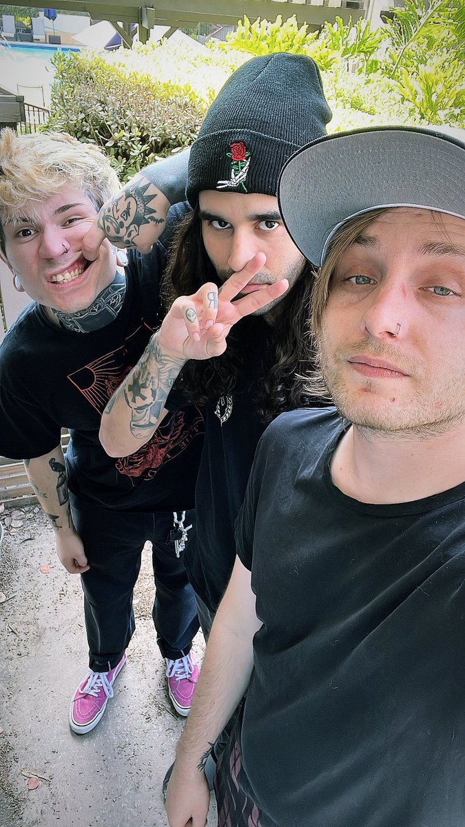 OutWithTheOldCA's tweet photo. Hey siri, play “the boys are back in town” on repeat https://t.co/UpQfwVxLfM