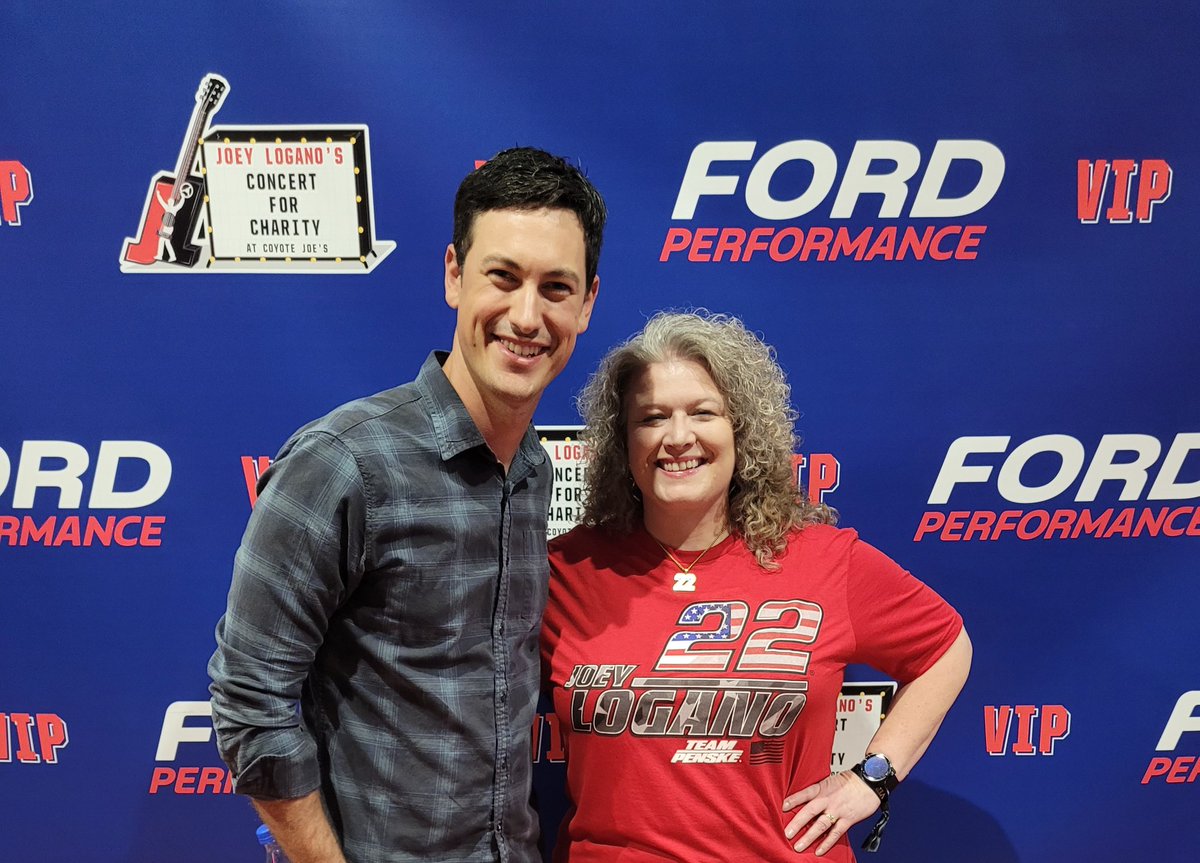 RoeSisters's tweet photo. Got to meet my driver @joeylogano and his wife tonight. Very cool! #22 #joeylogano https://t.co/JgAHEnTr3D