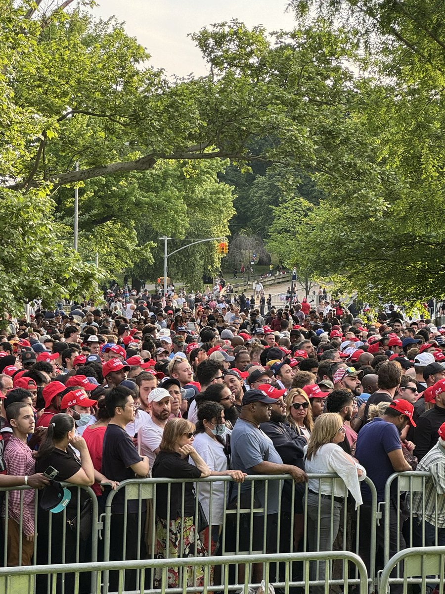 This is the MASSIVE overflow crowd who couldn’t get in to President Trump’s South Bronx rally. I’m hearing 25K people are here. 🇺🇸