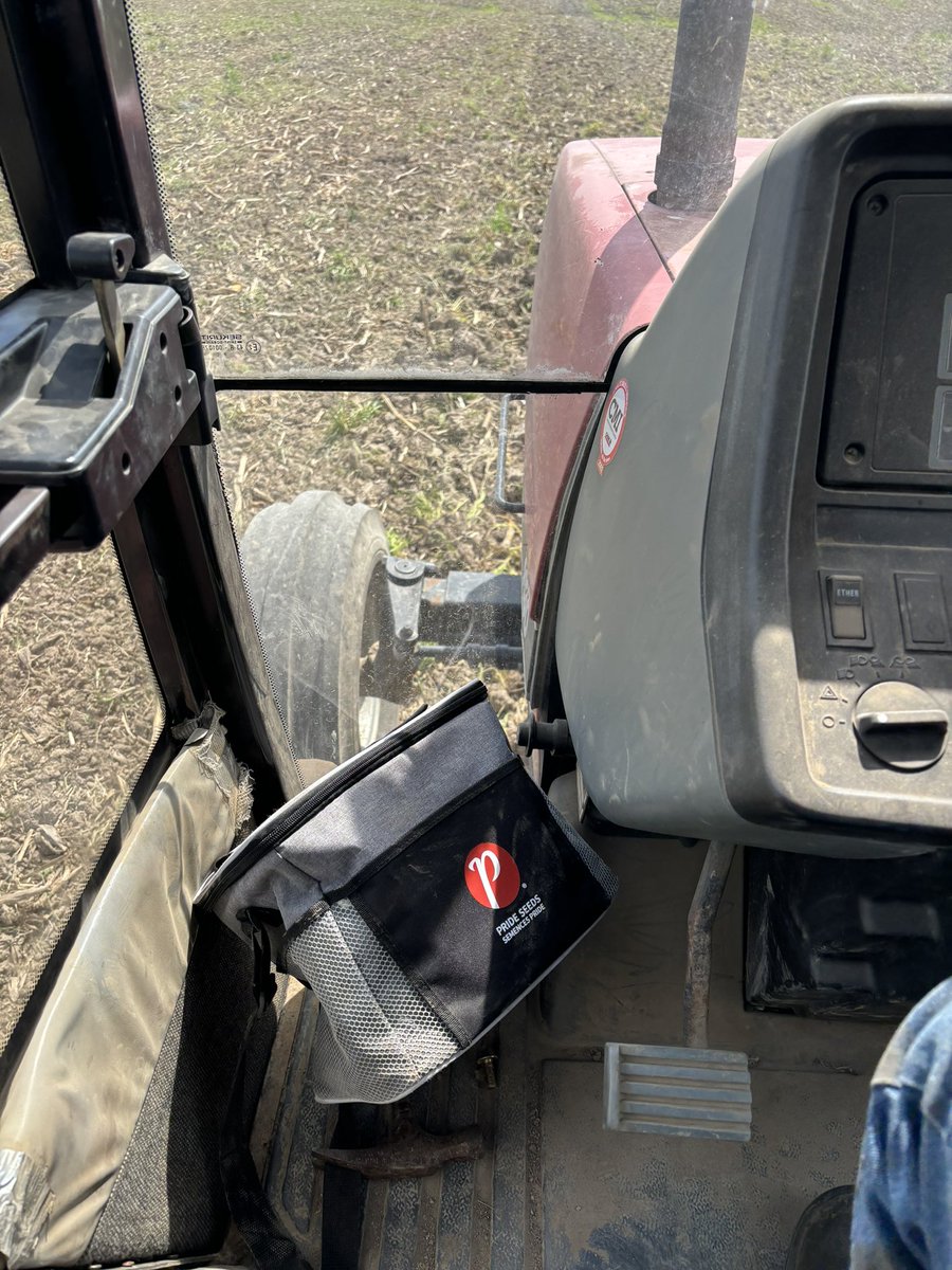 Will Kell (@kellhaven_will) on Twitter photo Shoutout to <a href="/PRIDESeeds/">PRIDE Seeds</a> for keeping both me and the drill filled up tonight!
#prideinmyfield Shoutout to <a href="/PRIDESeeds/">PRIDE Seeds</a> for keeping both me and the drill filled up tonight!
#prideinmyfield