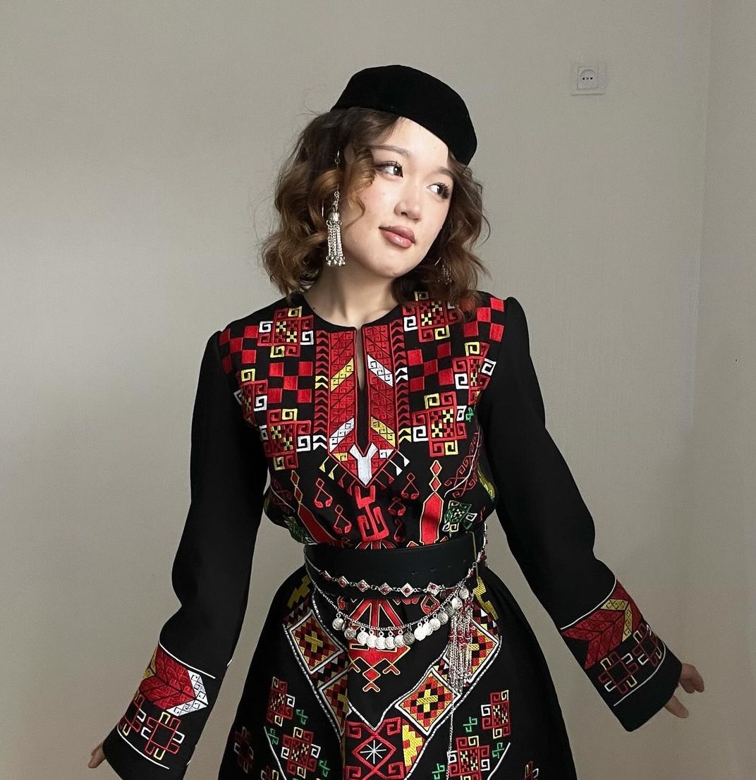 Qaraqalpaq girl stunning in Qaraqalpaq etno fashion 🏹✨️