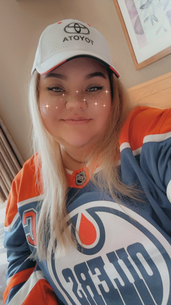 MossAndMana's tweet photo. No stream tonight! It’s hockey night and I can’t wait to see game 1 between the Oilers and Stars!! #GoOilersGo https://t.co/kzBqSvnzoa