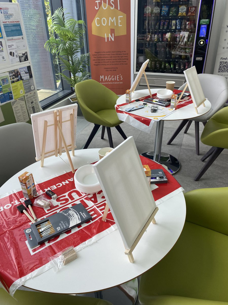 Portrait painting <a href="/TheChristieNHS/">The Christie NHS</a> proton beam. <a href="/TeenageCancer/">Teenage Cancer Trust</a> TYA’s. Great afternoon of painting. #havingfun #arttherapy #mentalhealthawarenes 💚