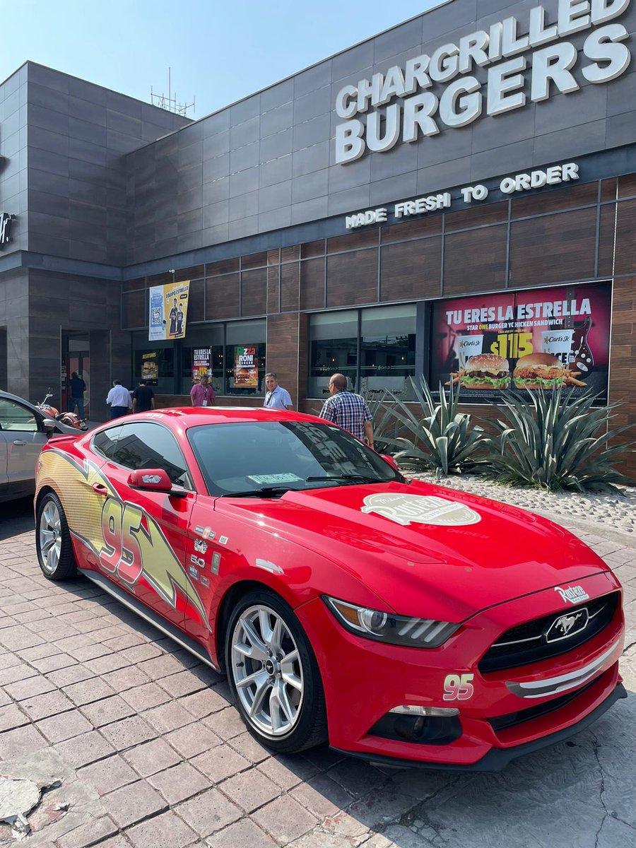 SofyRodriguezS's tweet photo. AL DUEÑO DE ESTE CARRO EN MTY NL, HOY RECORRÍ MEDIO MTY PORQUE ME DIJERON QUE ESTABAS ESTACIONADO EN ESE CARLS JR, PERO NO TE ALCANCÉ, PORFAVOR DIME DONDE Y CUANDO PUEDO VERTE PARA QUE MI HIJO SE TOME UNA FOTO CON TU CARRO ES FAN DEL RAYO MCQUEEN 😭😭🙏🙏 llevo buscadote mucho 😭 https://t.co/4GHU5VJCBQ