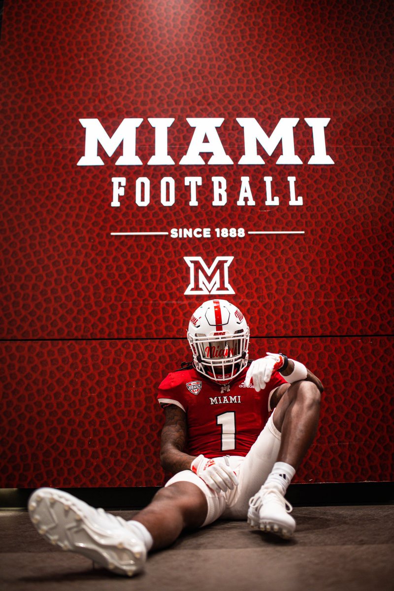 after a great conversation with <a href="/WRTreezy/">Roy Roundtree</a> i’m blessed to receive a offer from Miami (ohio)!!  <a href="/CoachD_GVL/">Deon Williams</a> <a href="/JoshNiblett/">Josh Niblett</a> <a href="/RecruitTheG/">Gainesville FB Recruiting</a>