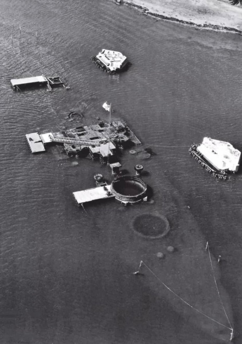 An overhead view of the USS Arizona hull taken in the 1950s prior to the construction of the memorial. ⚓️