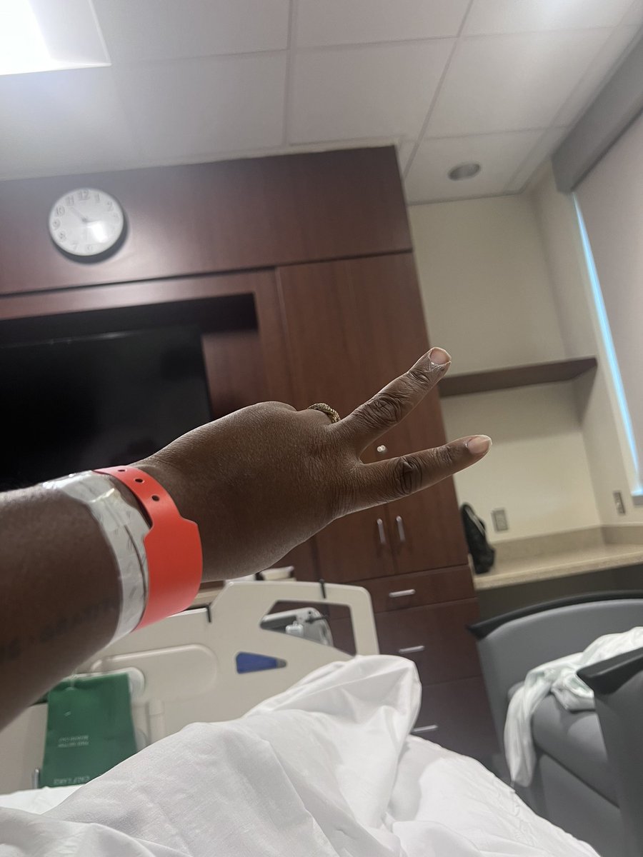YourFavoShooter's tweet image. Yesterday, I was approved to be released from the hospital after a near death experience with my HS. Not only did I have to deal with that, I had to have emergency back surgery because my spinal cord was almost completely pinched off. #hswarrior #vlog #disabilities #skincare