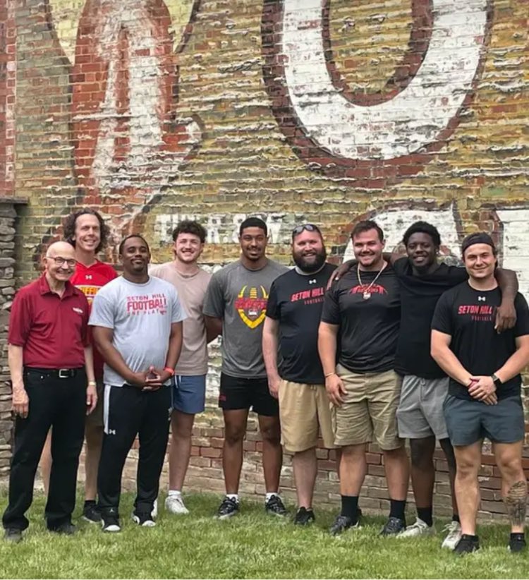 MarkKatarski's tweet photo. Had a great experience serving @KneadCafe in New Kensington with members of our @SHU_FBALL team &amp; @CoachDay_ https://t.co/jWGqCAx5wU