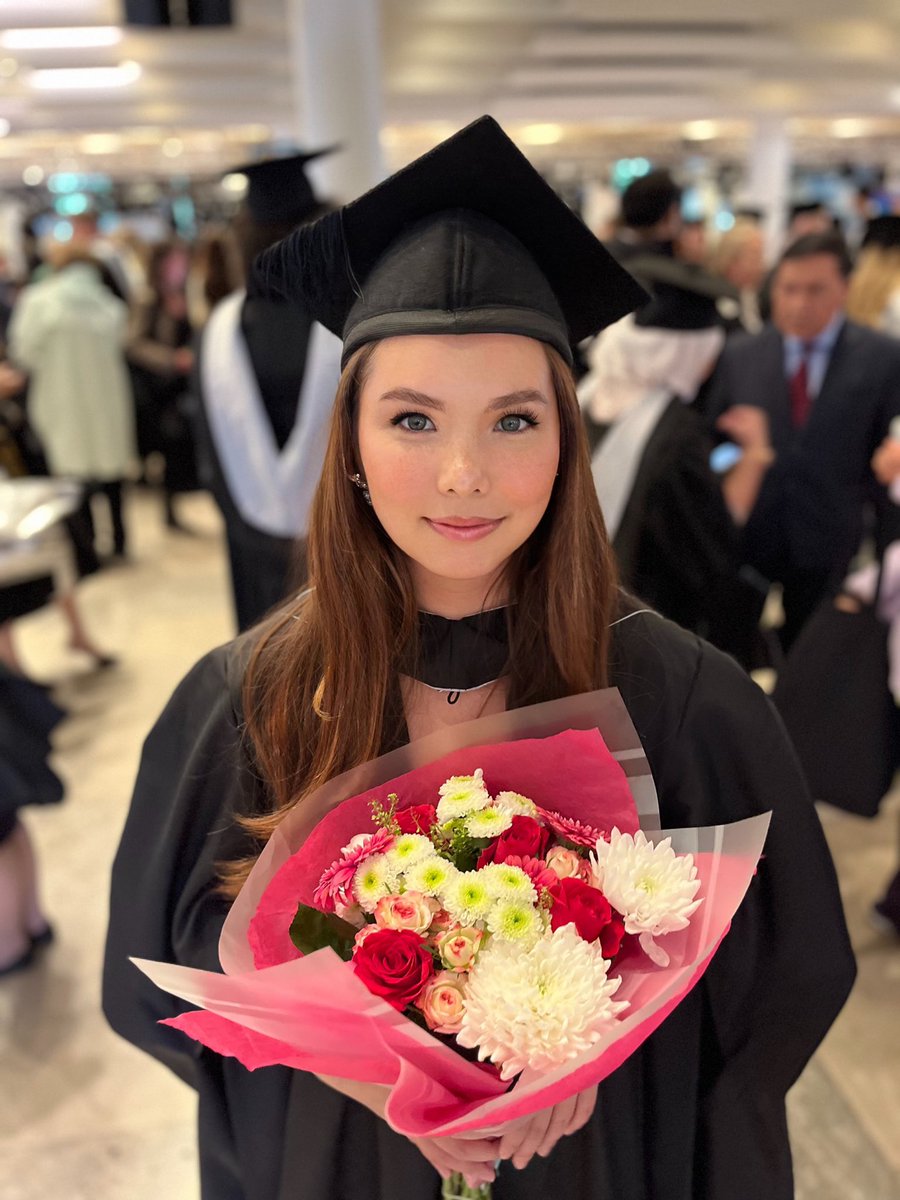 A slightly belated MSc graduation from @UCLgeography @UCLSocHistSci @ucl 🎓🥳
