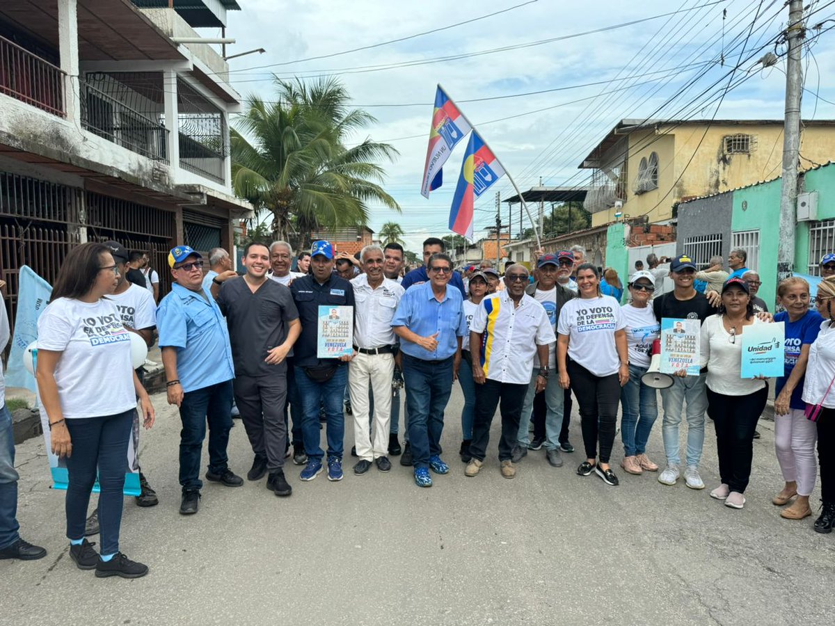 Hoy #23May en la Gran toma de las Acacias nuestro Sec Gral <a href="/DrJoseTrujilloV/">José Trujillo</a> con todos lis factores democráticos en Unidad perfecta vamos hasta el final con <a href="/EdmundoGU/">Edmundo González</a> y <a href="/MariaCorinaYA/">María Corina Machado</a> rumbo al 28 de Julio vamos a ganar