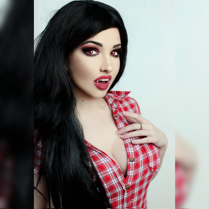Would you share your fries 🍟 with me?  Closet cosplay of Marceline 🩸 https://t.co/wcTU6FtfWv<a href="/tag/friskyfriday"class="tags"><span>#friskyfriday</span></a>