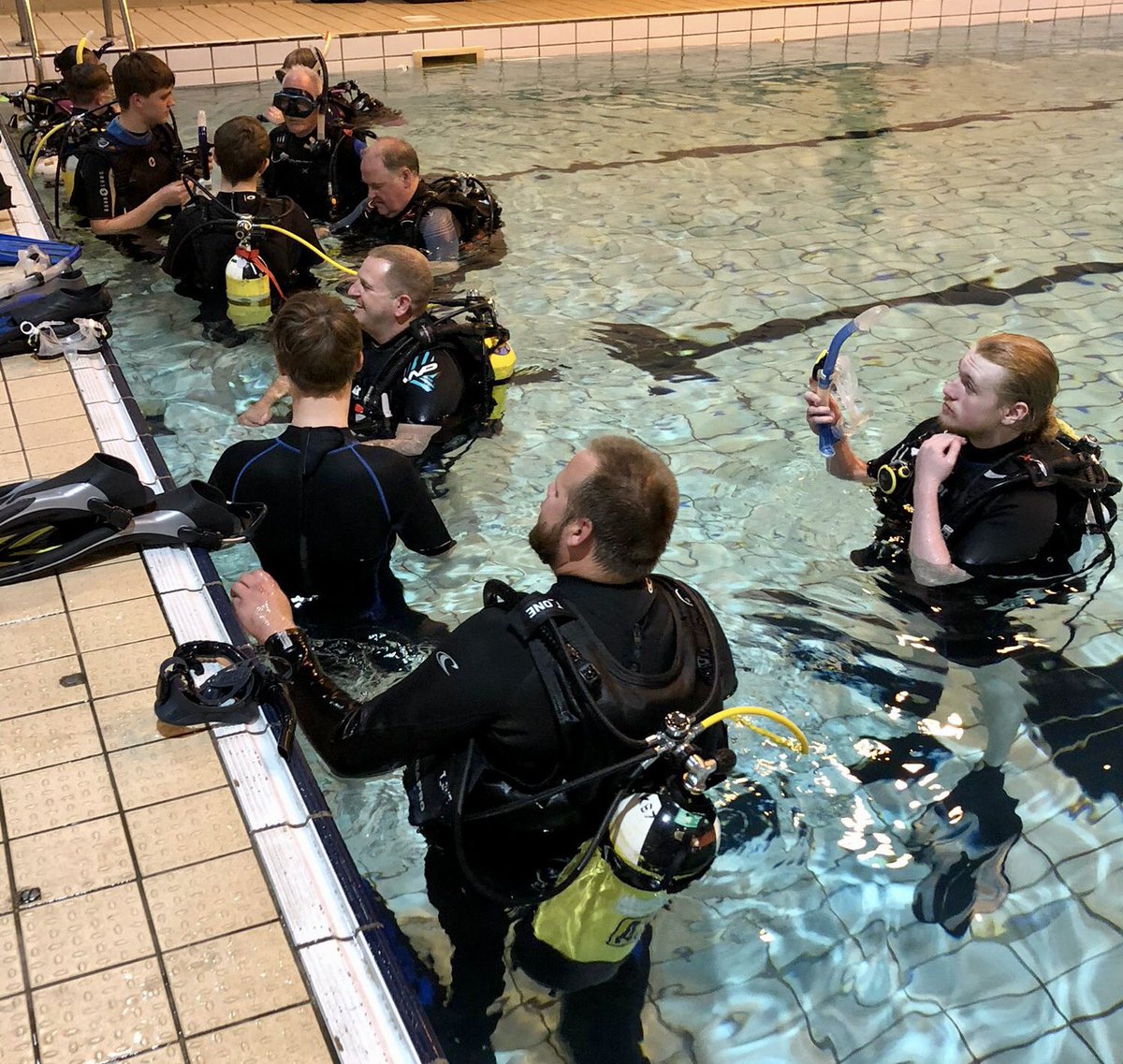 👏🌊 Huge Congratulations to the Scouts of Pyrenees Explorers! 🌟

A big shoutout to all the amazing scouts who took the plunge and completed their try dives in the pool tonight! Your enthusiasm and courage to explore the underwater world are truly inspiring. 🐠💦