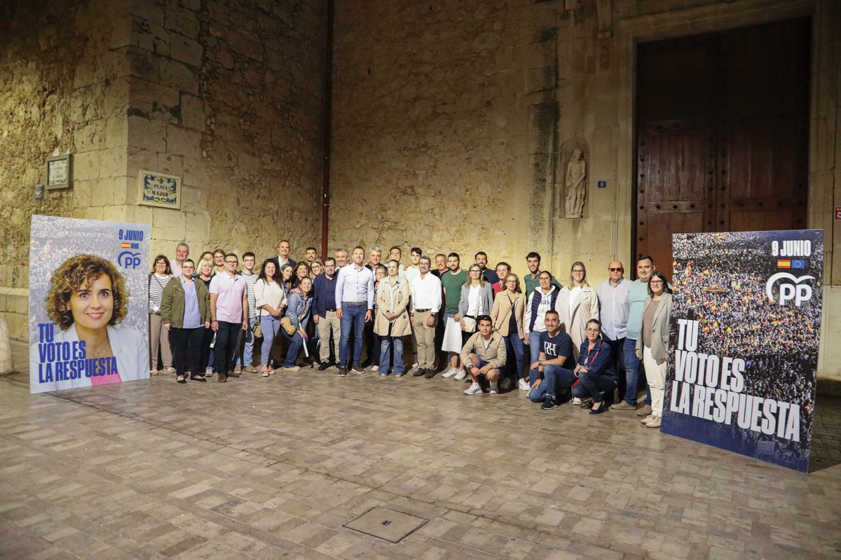 Iniciem la campanya en València i Carcaixent en força i il·lusió.

Les valencianes i els valencians ens juguem molt, perquè en Europa se decidix gran part del que afecta a la nostra província.

El #9J, el teu vot és la resposta al pitjor Govern de la història.

#TuRespuesta