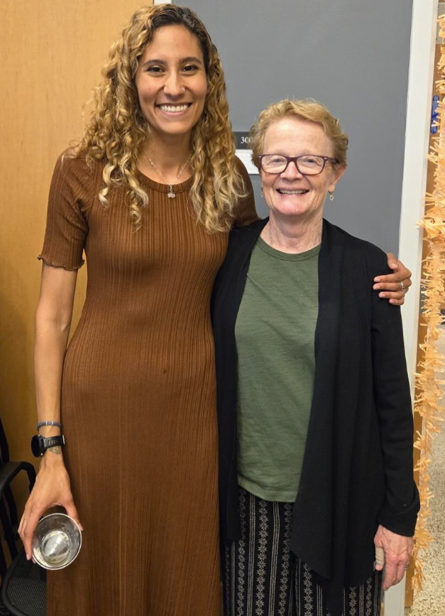 UNC_BCBP's tweet photo. Time flies!! Amelia McCue defended today, after which we learned that Laurie Betts got her Ph.D. in BC the same year she was born!!! Congrats Dr. McCue @bunnymeals1116 !
#womenscientists #researchersrock https://t.co/3MSoP9XZnd