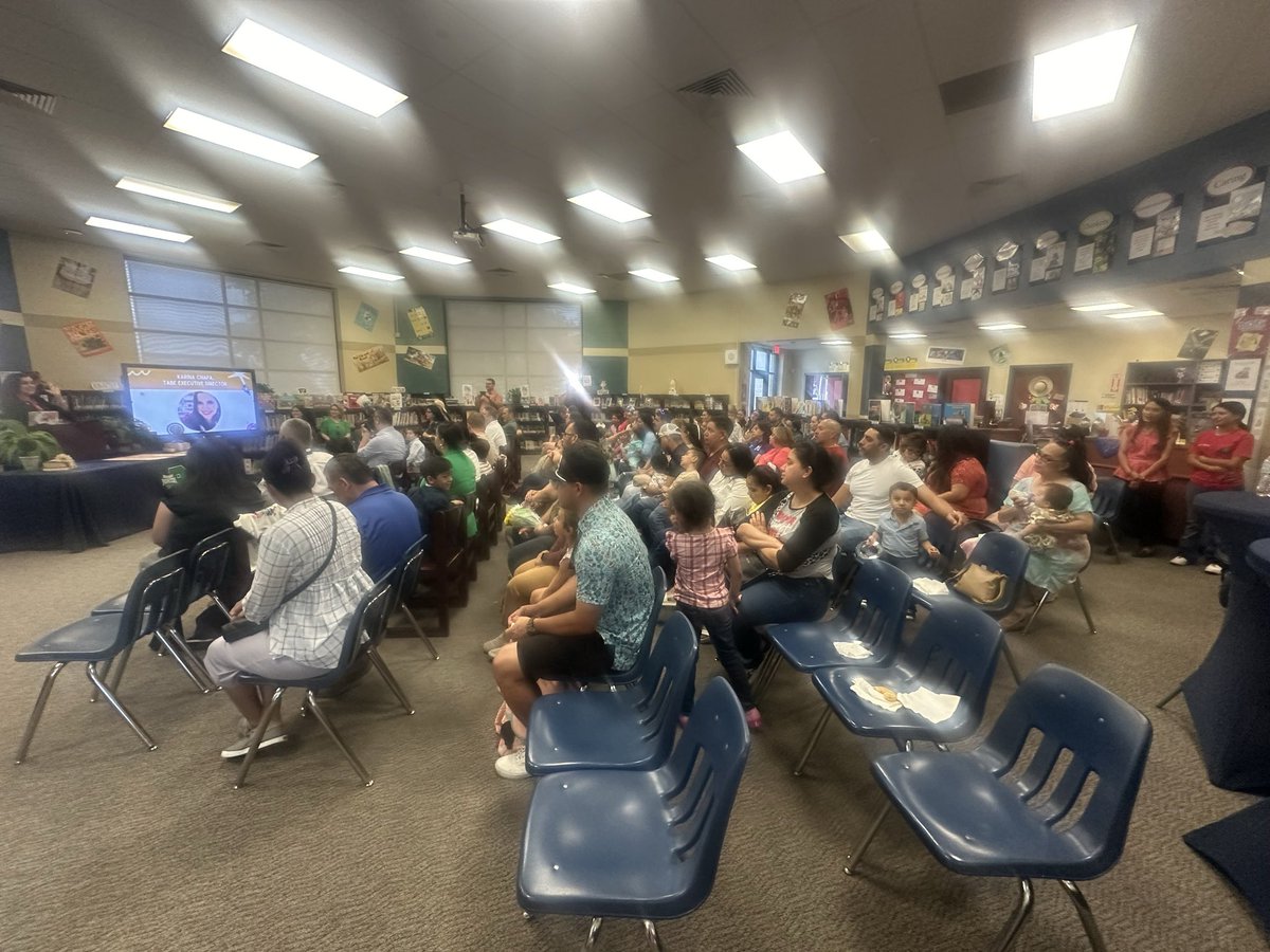 bil_misd's tweet photo. “Celebración de nuestros pequeños exploradores de lenguaje” #DualLanguageStrong @perezpioneers @TA4BE @bilingualpride @RocioNava2017 @vdelgado322 @ososag1 https://t.co/B5AzpBQsQo