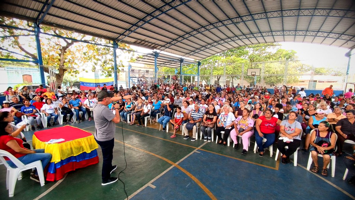 emiliorafael_'s tweet photo. ¡En Gómez el que va es Nicolás!

Así quedó ratificado en el chequeo de maquinaria correspondiente a las estructuras del eje 6. Amor y más amor es lo que este pueblo siente por nuestro Pdte. Pueblo @NicolasMaduro, quien será ratificado el #28Julio
 
@PartidoPSUV @dcabellor https://t.co/HGSjP4uO0b