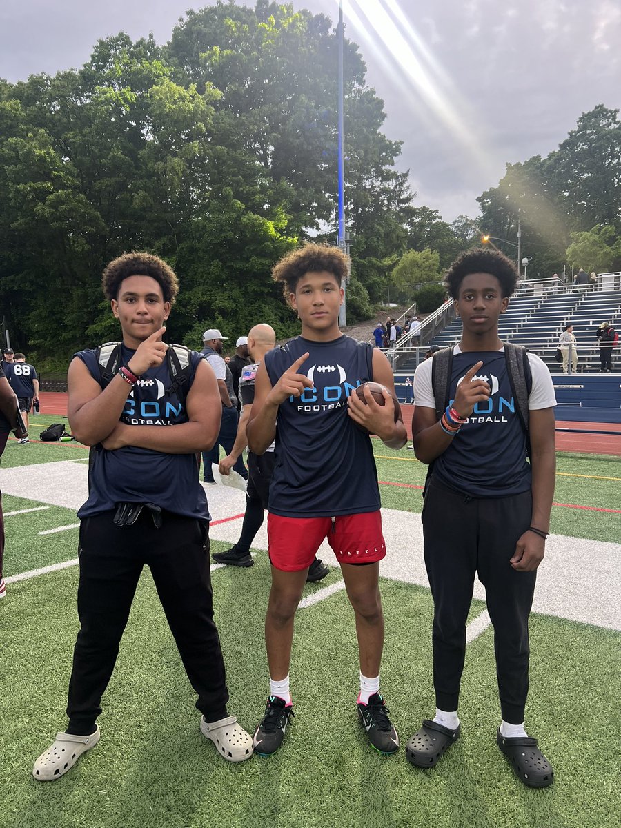 DJ_Brown_22's tweet photo. Dad missed a 40 yard grab for a TD 🤦🏽‍♂️, but still had a great time nonetheless  at the Icon football camp last weekend. @ICONfootballnj 💪🏾.  Thanks for having me .  #DJ C/O”29” #MikeLB #TE #HBack https://t.co/8cbP7laobh