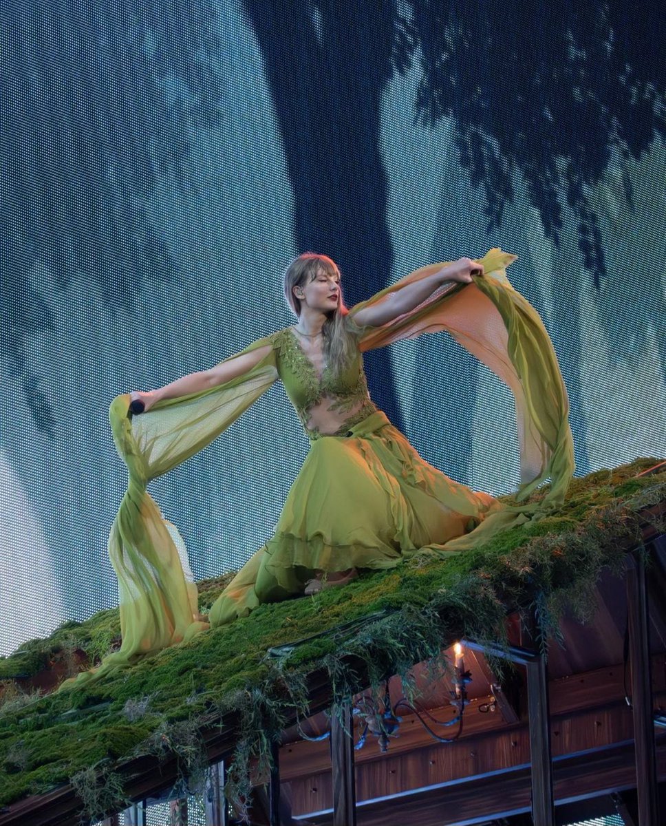 🚨| There goes the last great american dynasty- off The Eras Tour setlist! Today's the day! Taylor Swift's 'The Eras Tour' takes over Lisbon, Portugal's Estádio Da Luz TODAY! 🔥🤍🎉🇵🇹🫶🏼✨#LisbonTSTheErasTour