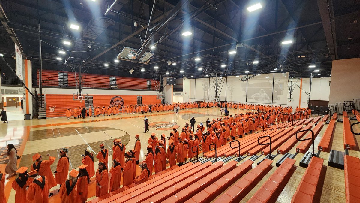 AstroworldMedia's tweet photo. Class of 2024 is lined up and ready to graduate https://t.co/pbgmPfpj0W