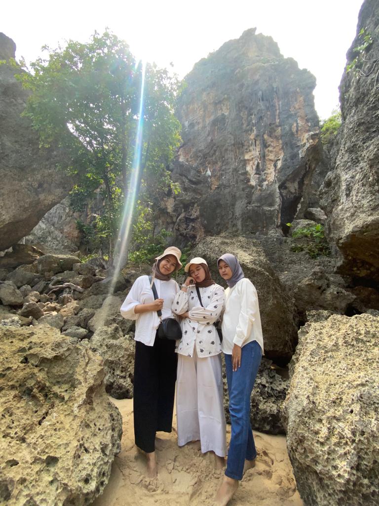 kejuchis's tweet photo. Agak melipir pantai, nyari yg sepi eh dapet spot ini. #jogja bikin kangen mulu https://t.co/i04CIQ8hf6