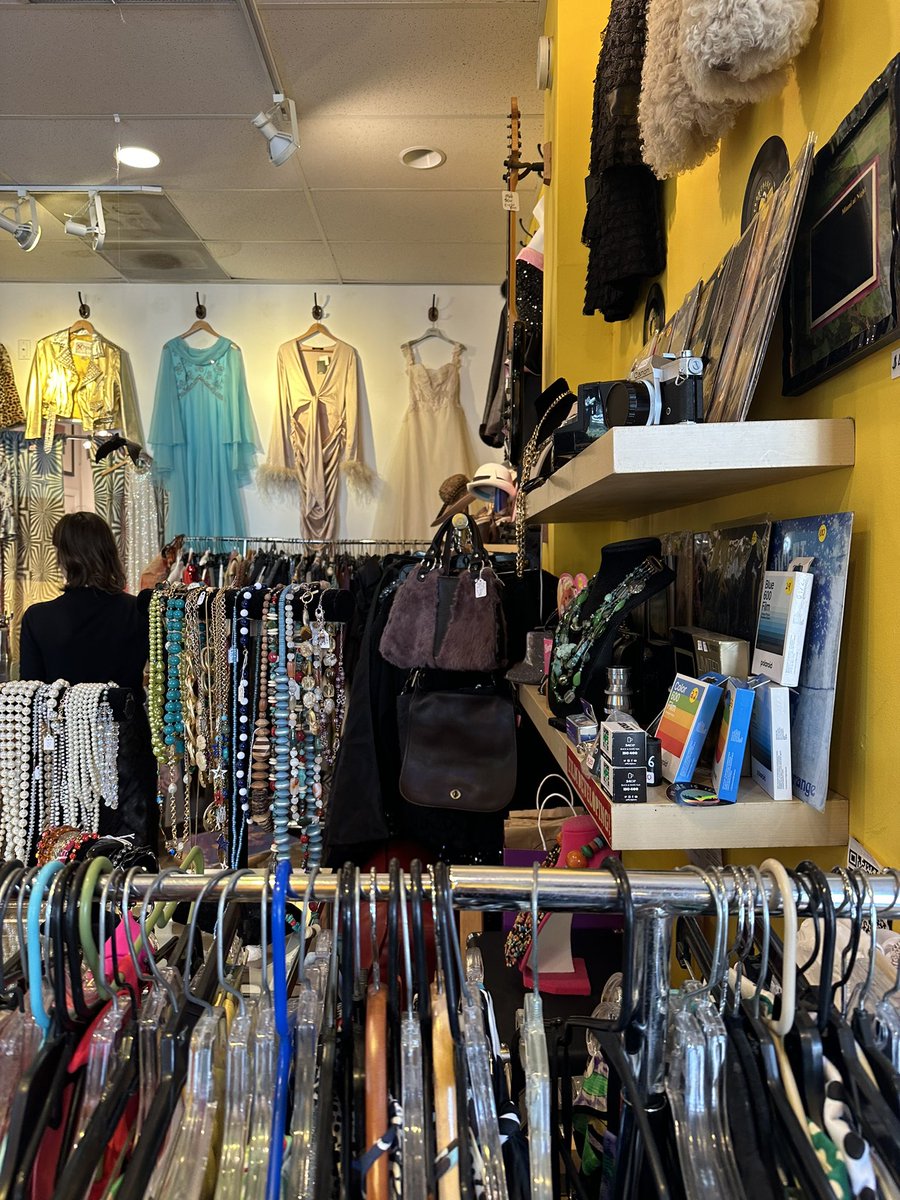 nokiazd's tweet image. #vintage #antiqueshops