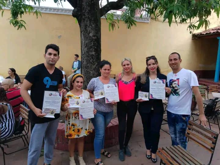 🏆 Recibe Premio Ismaelillo, trabajo presentado por el Centro de Elaboración Doña Nelly, de Cimex.
💪MUCHAS Felicidades para todos colectivos juveniles y martianos premiados.🇨🇺
.
#MartíVive 
#UnaMejorJuventud