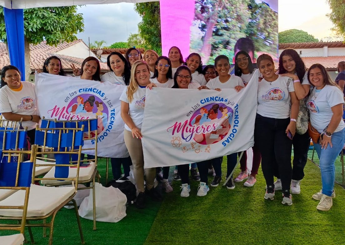 Que alegría compartir con las mujeres en las ciencias, mujeres comprometidas con el desarrollo científico y tecnológico de la Patria. Hoy las mujeres científicas de la Patria queremos agradecer al presidente @NicolasMaduro el impulso de la política científica con perspectiva de