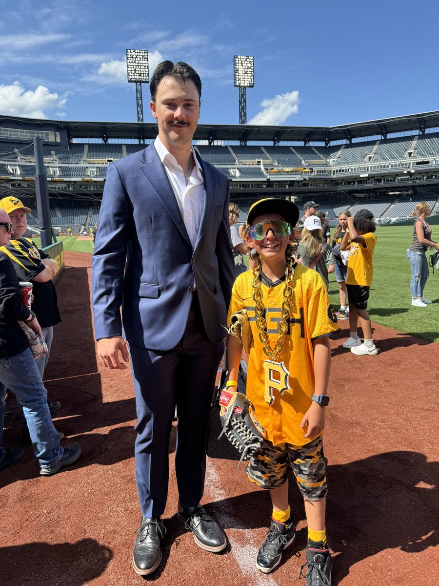 BerryMiCheeply's tweet photo. Great game today, even got a pic with Skenes after the game @Pirates https://t.co/ZJvHw3xVSi