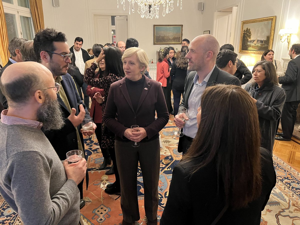UK in Chile 🇬🇧🇨🇱 (@ukinchile) on Twitter photo ¡Celebramos el 1er aniversario de la firma del Memorando de Entendimiento entre UK y Chile en el sector de salud! Orgullosos de este trabajo conjunto e intercambio de conocimientos. #MesInnovaciónUKCL <a href="/drmfleming81/">Michael Fleming</a> <a href="/ministeriosalud/">Ministerio de Salud</a> <a href="/ximenaguilera/">Ximena Aguilera</a> ¡Celebramos el 1er aniversario de la firma del Memorando de Entendimiento entre UK y Chile en el sector de salud! Orgullosos de este trabajo conjunto e intercambio de conocimientos. #MesInnovaciónUKCL <a href="/drmfleming81/">Michael Fleming</a> <a href="/ministeriosalud/">Ministerio de Salud</a> <a href="/ximenaguilera/">Ximena Aguilera</a>