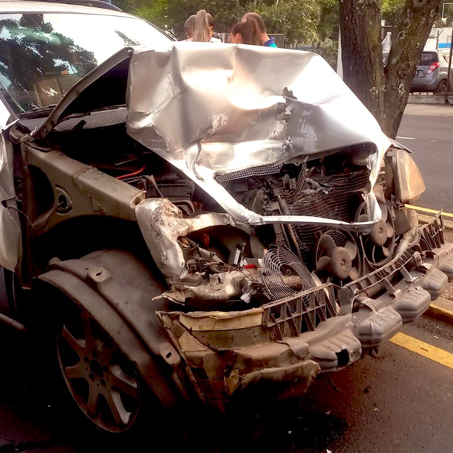 Amílcar Montejo de la PMT de Guatemala informa sobre colisión entre varios vehículos en la 10a. avenida y 22 calle, zona 5. Cuatro vehículos están siendo retirados #TránsitoGT #Zona5 #Accidente