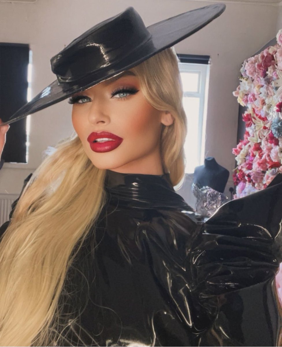 Days gone by in fantastic fabulous #London 🇬🇧✈️ muah #mentor of #shepower &amp; #slay <a href="/romaniesmith/">Romanie Smith</a>