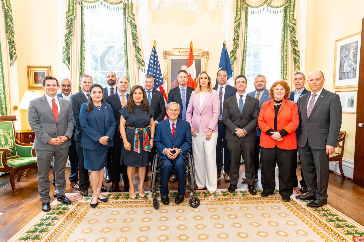 GregAbbott_TX's tweet photo. Honored to welcome Canadian Minister @Mary_ng &amp; Ambassador @KirstenHillmanA to the Governor’s Mansion this morning.

Thanks to our strong ties, Texas has over 730 Canadian-owned companies that employ over 73,000 Texans.

The partnership between Texas &amp; Canada continues to grow. https://t.co/SEQmNvr5dY
