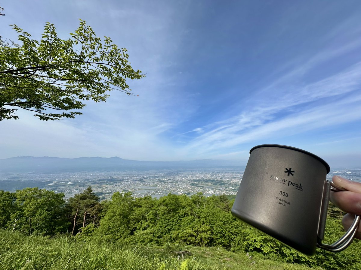 MTMT_aus's tweet photo. 平尾山登山4回目。少しガスり気味だけどちょうど良い気候。山頂コーヒーがうまい。 https://t.co/mvQ0yH72BC