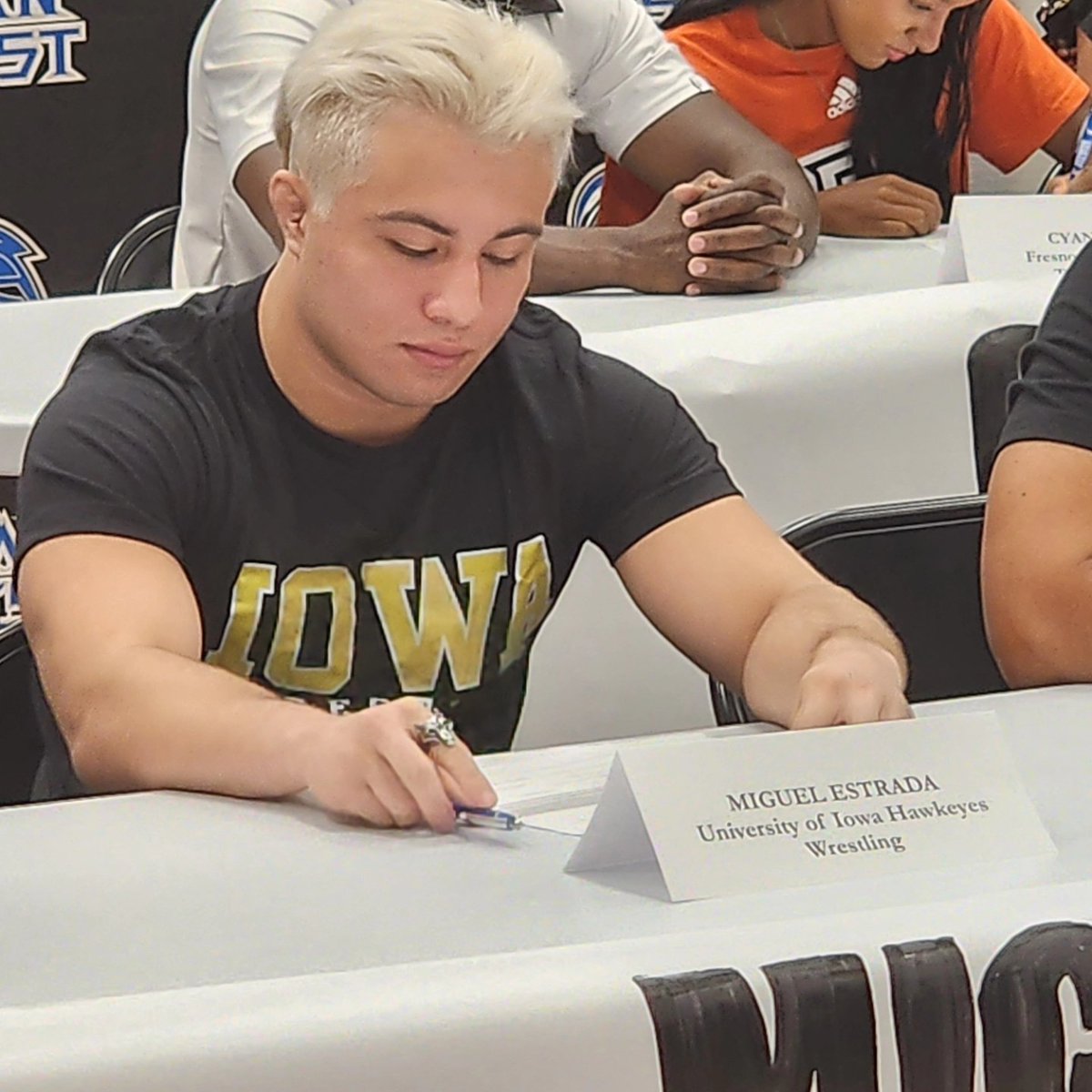FrontierWrestle's tweet photo. MIKO. Signed. 
University of Iowa.

Go Hawks.

#fyp #wrestling #collegewrestling #hawkeyewrestling https://t.co/KZo1aQK5Zz