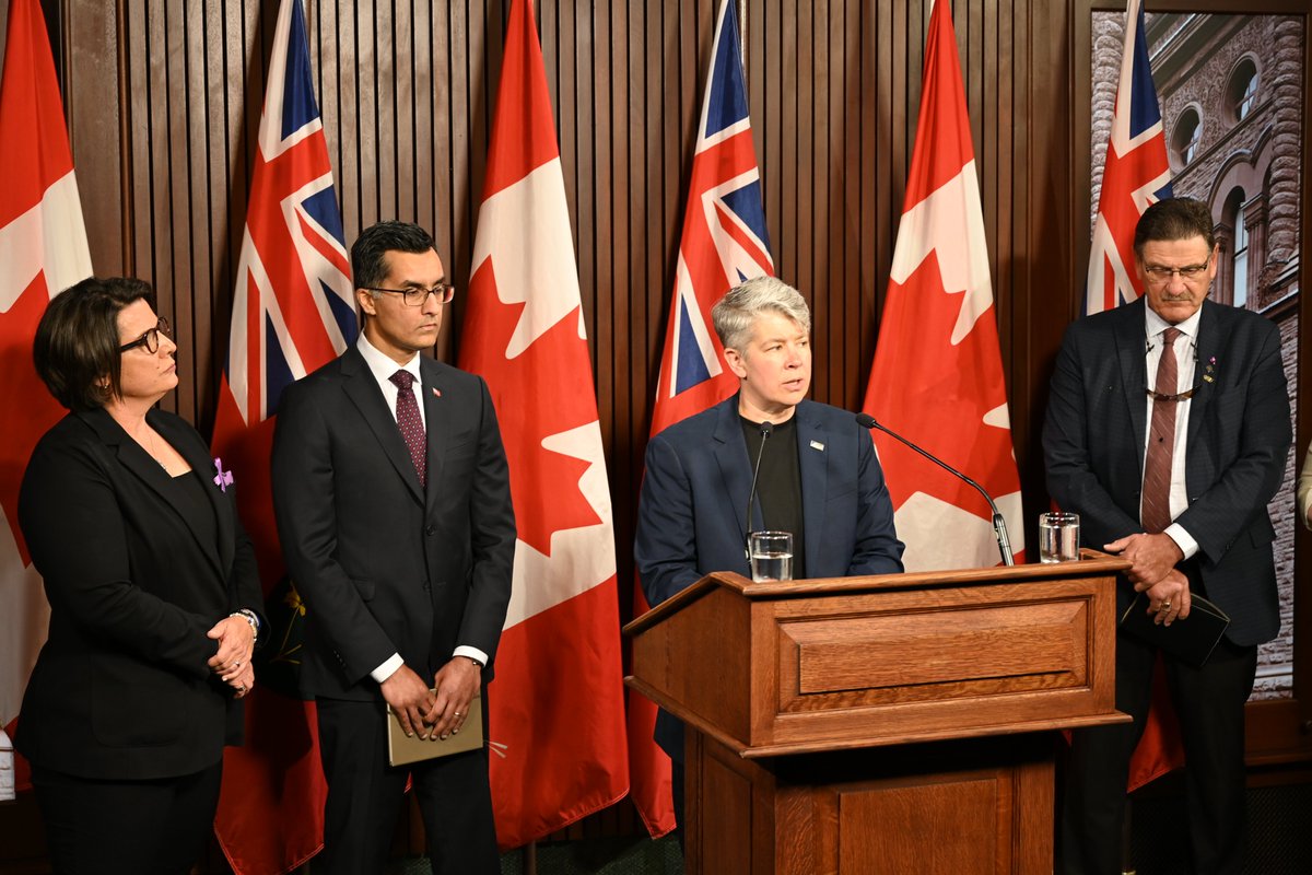 OPSEU's tweet photo. Today, OPSEU/SEFPO President @JPHornick joined labour &amp; community allies at Queen’s Park to save the Durham hospital and to call for a moratorium on hospital closures. More info: https://t.co/I7hFOPvNSr
#OnPoli #OnHealth https://t.co/Wg4sEntYYj