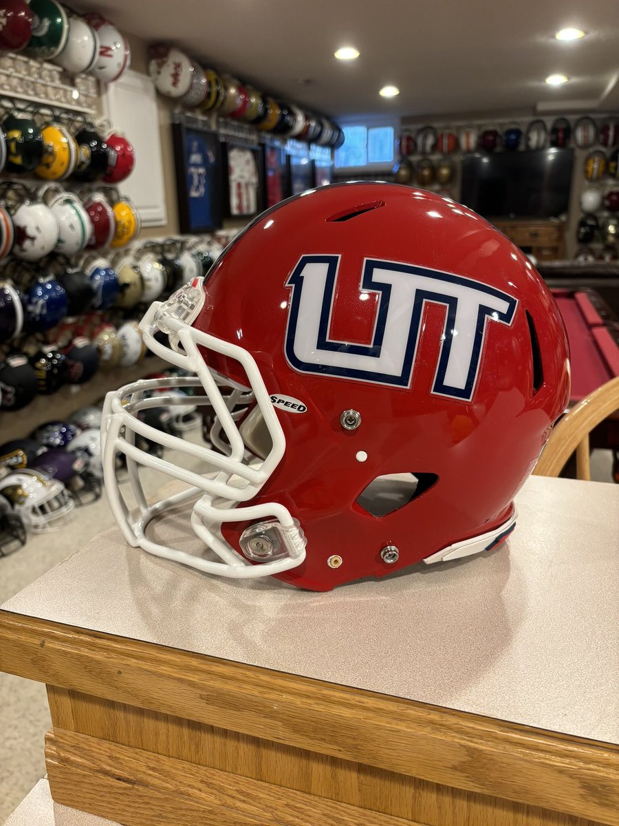 JerryQuickel's tweet photo. New Lid! Utah Tech Trailblazers! Thank you @UtahTechFB and @sheldonprout for this beauty! Utah Tech  plays  @FCSNationRadio1 @NCAA_FCS out of the @uacfootball in St George Utah! This is FCS helmet #79 and #554 overall! @CFBHome #UACfb #UtahTechBlazers @UACinsider https://t.co/WZe1m2GIKb