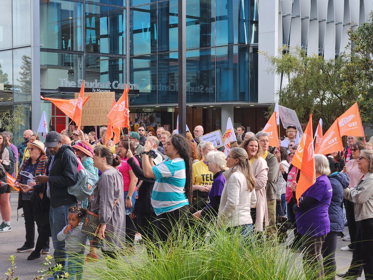 #TEUonSTRIKE <a href="/waikato/">The University of Waikato 🎓</a>! Eight months of negotiations and the university has only increased their best offer by 0.1% to 2.85%. #UoWonStrike