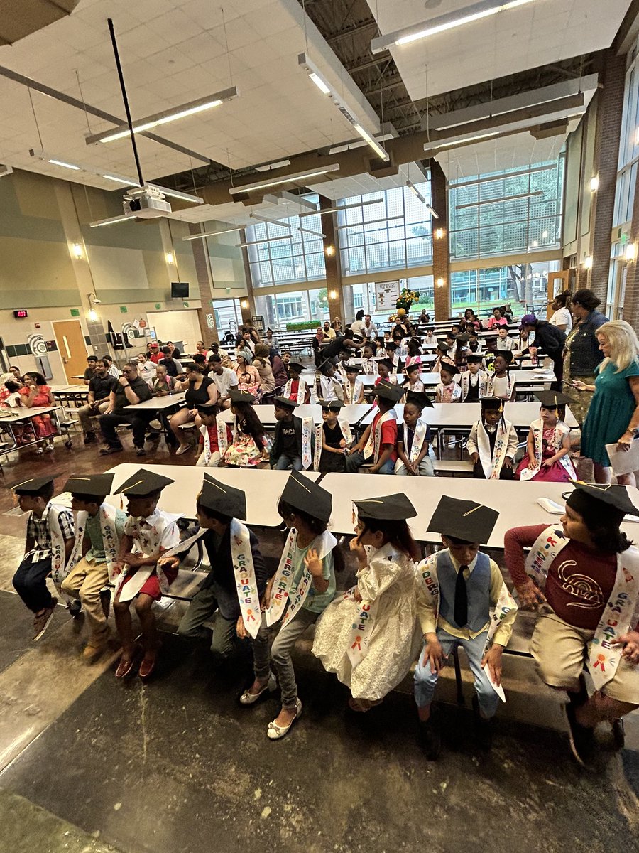 TME Kinder cuties celebrated a successful start to their educational journey. 🎓 Carry on TME excellence 💚 #OneTeamOneDream #RISDWeAreOne #RISDBelieves