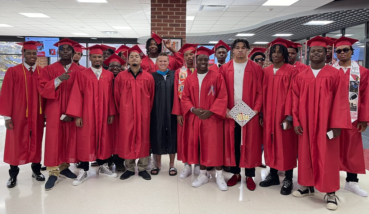 Congratulations to the Class of 2024! One of the most successful groups @DdeFootball in school history here. Great experiences, growth, memories and relationships formed. We are proud of you and best of luck in all your future endeavors! #FlyWithUs 🔴⚪️🏈🔥