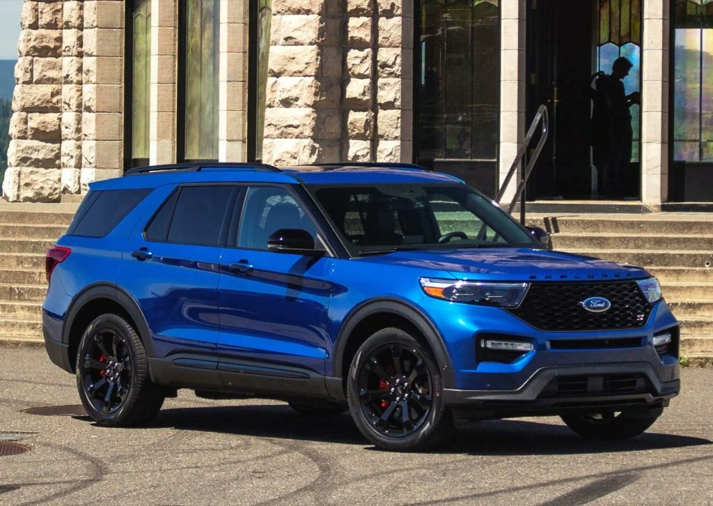 MightyMotorsYT's tweet photo. Breed the same form of tech to the Explorer and drop a FP700 Coyote in the Explorer and you'll gobble up those who always wanted a @Dodge SRT Durango Hellcat and it'll sell like hotcakes 😈 almost 1,000 pounds lighter that thing would boogie https://t.co/NADP8HnfgX