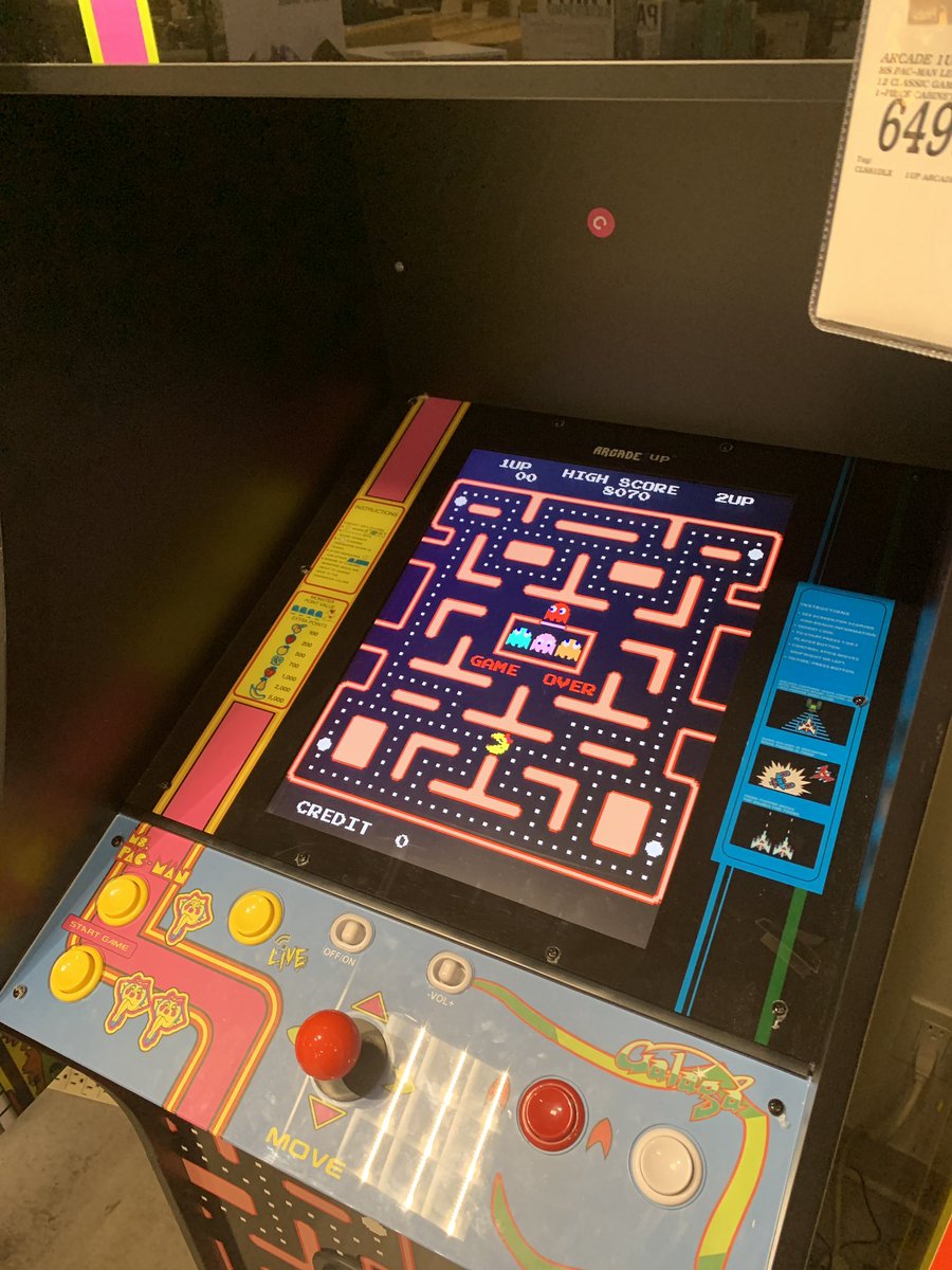 L0VESCRISIS's tweet image. (  playing  pac man  .)