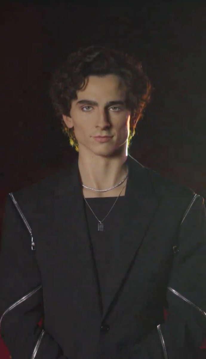 Poo_Crave's tweet photo. Timothée Chalamet’s wax figure has been stolen from Madame Tussauds London days after being erected. https://t.co/cH4Y68rXcF