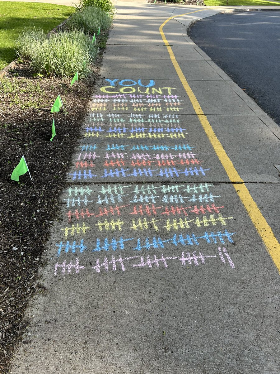 DLSDCounselors's tweet photo. Earlier this week, @deerlakessd Middle School sponsored a Chalk the Walk night. Staff, families, and coaches were invited to leave a message of support and encouragement for our students to be greeted with when they came to school. #DLTogether 💚💛#MentalHealthAwarenessMonth https://t.co/sXssTyC6ta