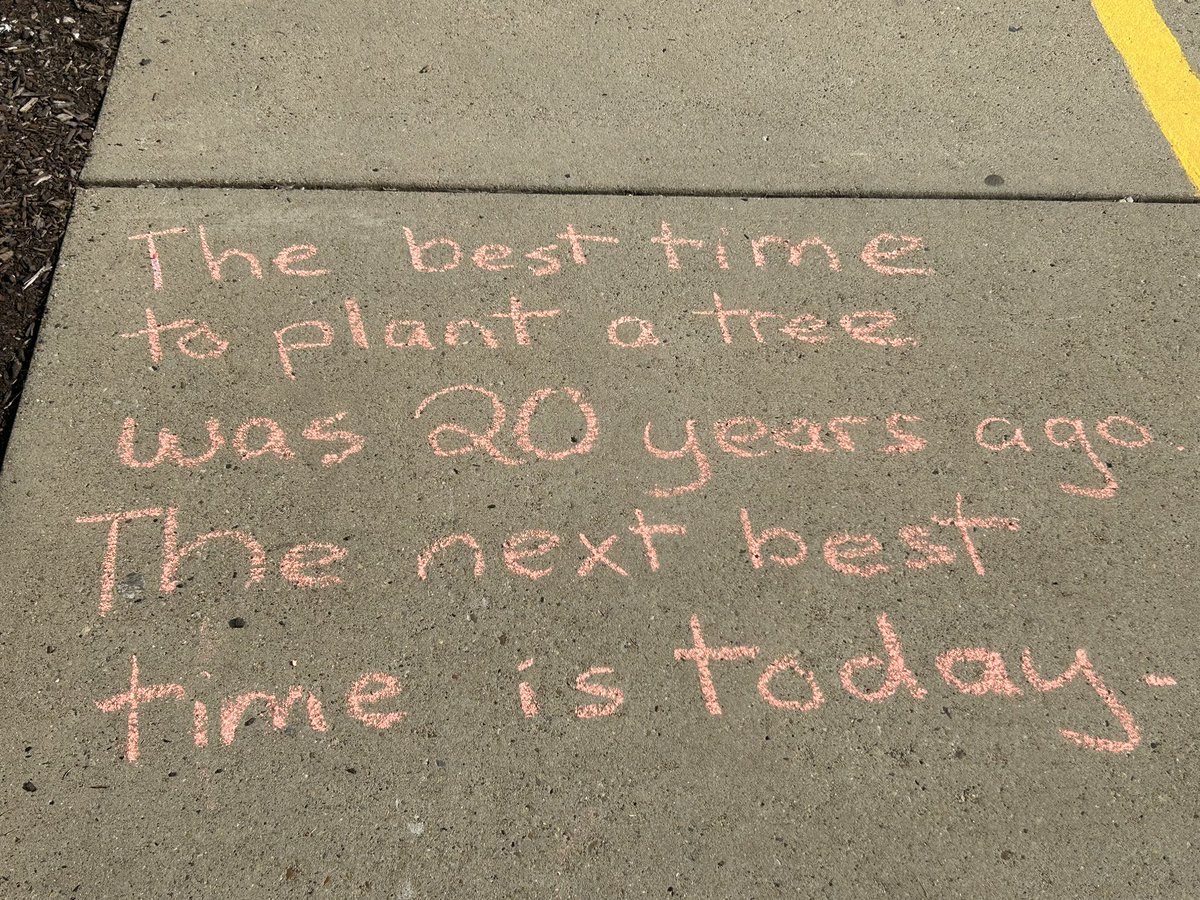DLSDCounselors's tweet photo. Earlier this week, @deerlakessd Middle School sponsored a Chalk the Walk night. Staff, families, and coaches were invited to leave a message of support and encouragement for our students to be greeted with when they came to school. #DLTogether 💚💛#MentalHealthAwarenessMonth https://t.co/sXssTyC6ta